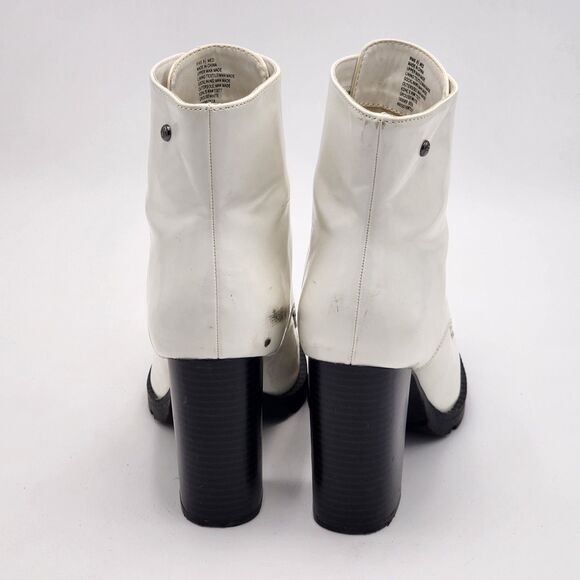 Simply Vera Faux Patent White Zipper Booties Size 8.5 - Picture 6 of 9